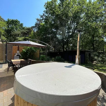 In With Hot Tub & Forest Casa vacanze *