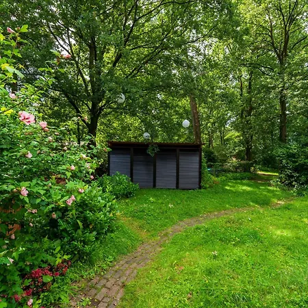 In With Hot Tub & Forest Dom wakacyjny *