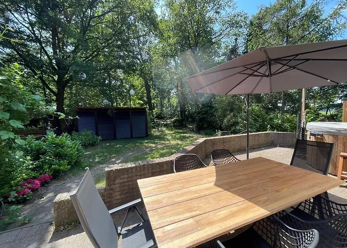 Dom wakacyjny In With Hot Tub & Forest *