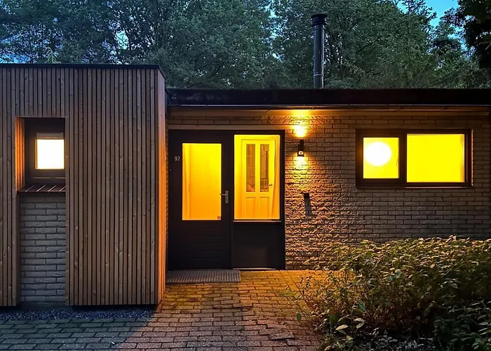 In With Hot Tub & Forest Dom wakacyjny