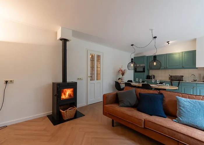 In With Hot Tub & Forest Dom wakacyjny