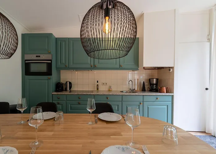 In With Hot Tub & Forest Dom wakacyjny Zelhem