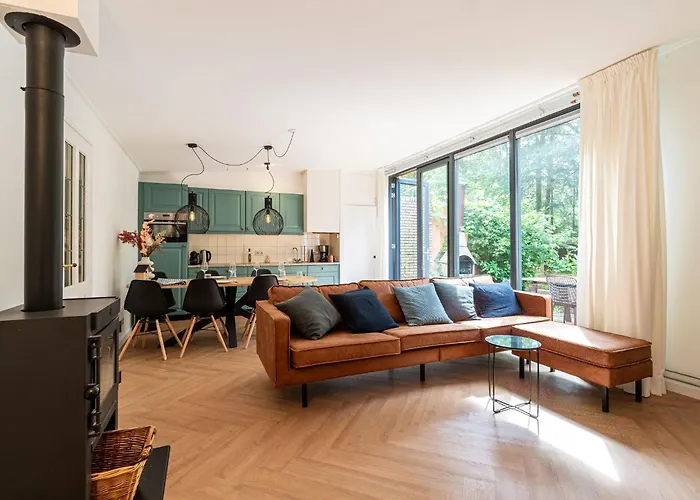 Dom wakacyjny In With Hot Tub & Forest *