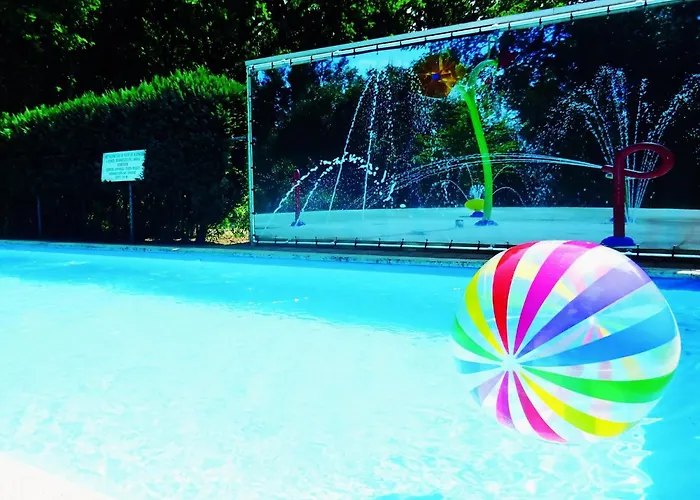 Dom wakacyjny In With Hot Tub & Forest