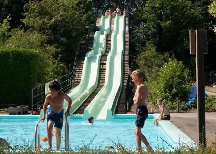 In With Hot Tub & Forest 度假居 *