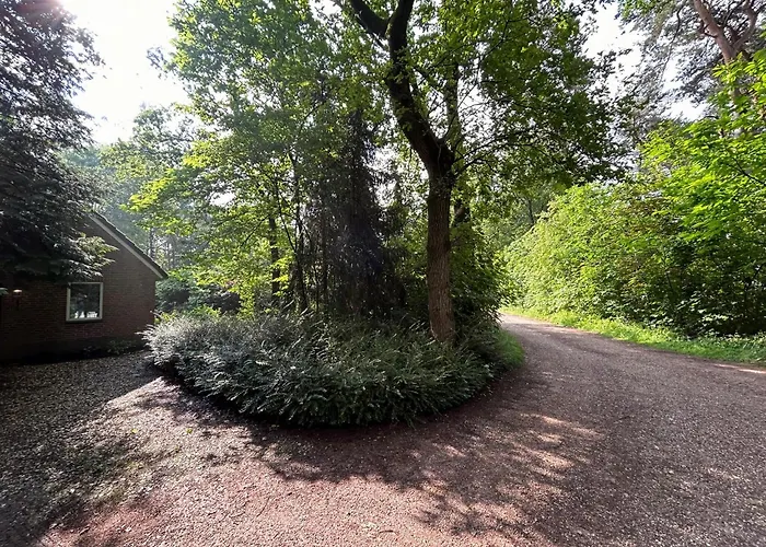 In With Hot Tub & Forest Dom wakacyjny *