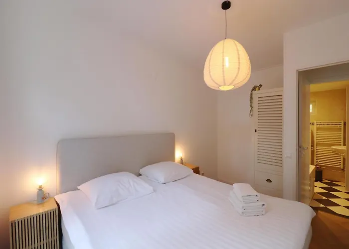 In With Hot Tub & Forest Dom wakacyjny