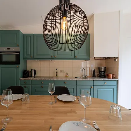 In With Hot Tub & Forest 度假居 泽尔赫姆