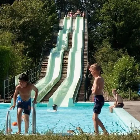 In With Hot Tub & Forest Semesterbostad *